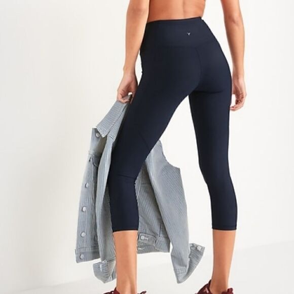 Old Navy High-Waisted Powersoft Side-Pocket Crop Leggings - Picture 2 of 9